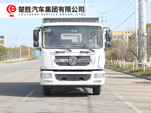 东风多利卡D9对接垃圾车
