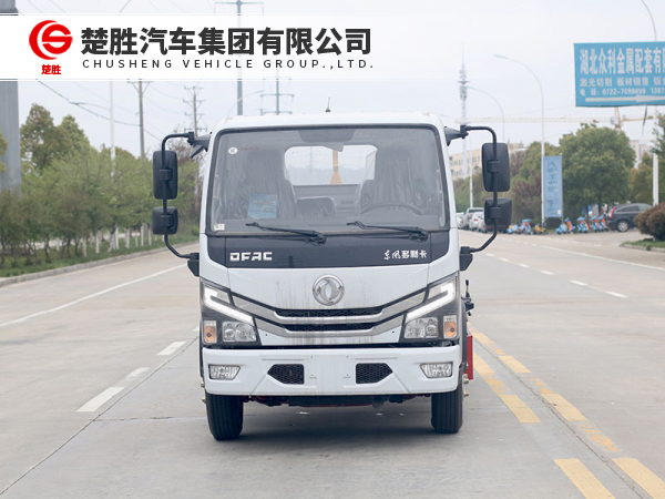 东风小多利卡钩臂垃圾车