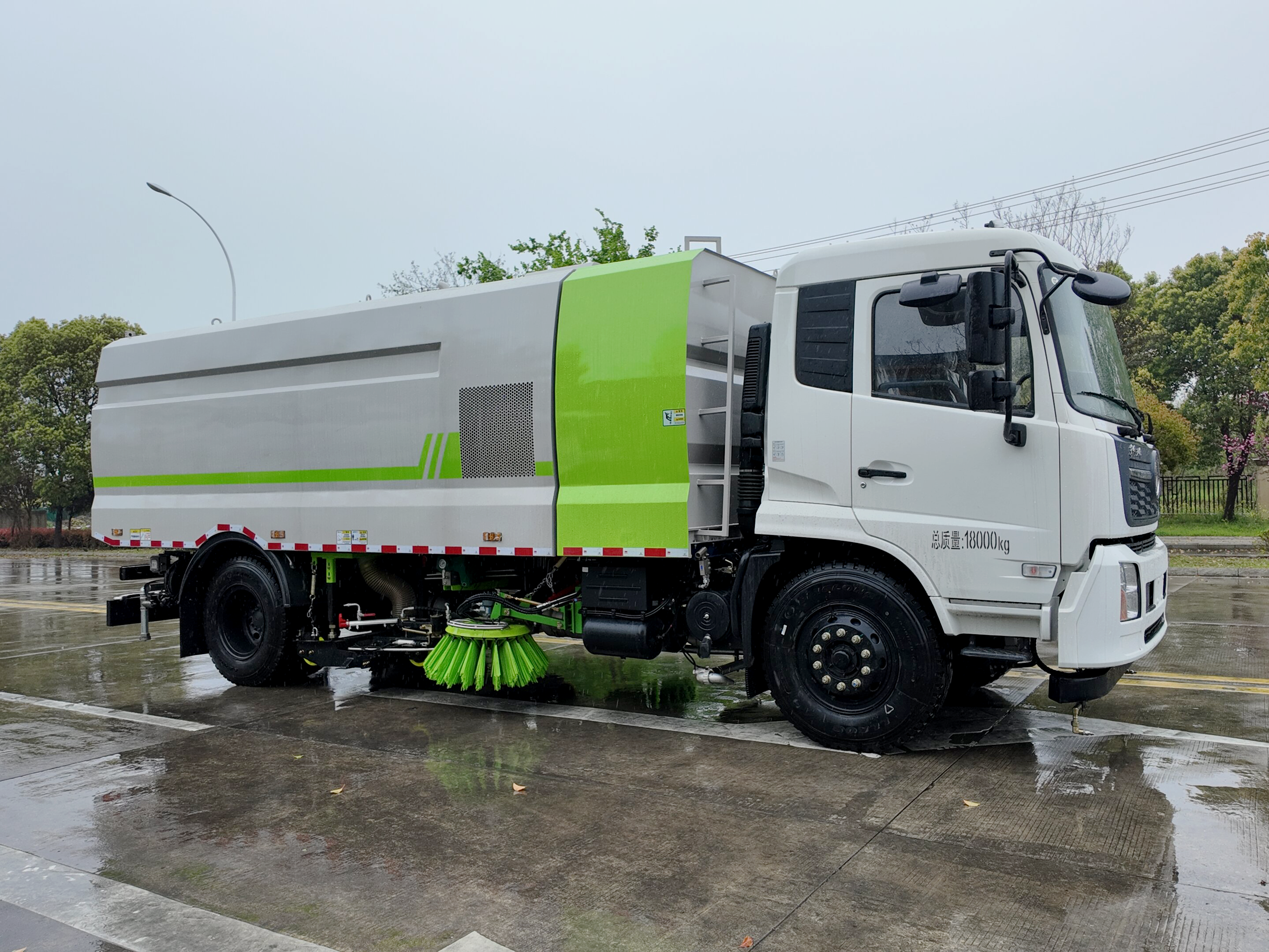 东风天锦18吨洗扫车操作视频