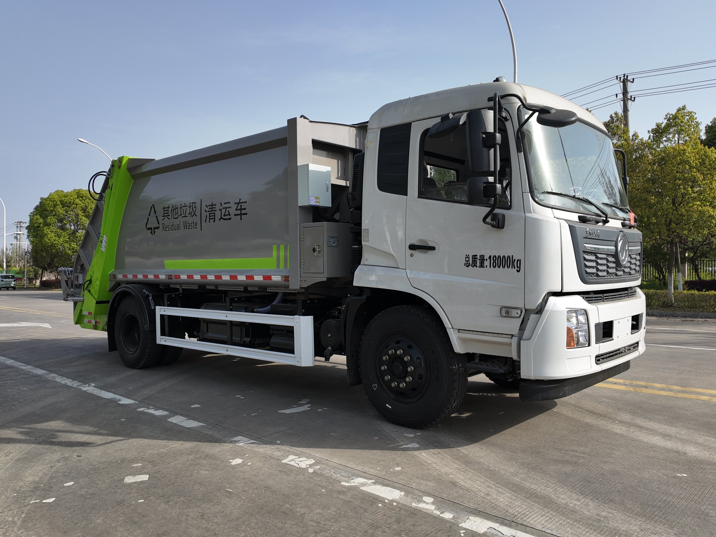 东风天锦18吨压缩垃圾车操作视频