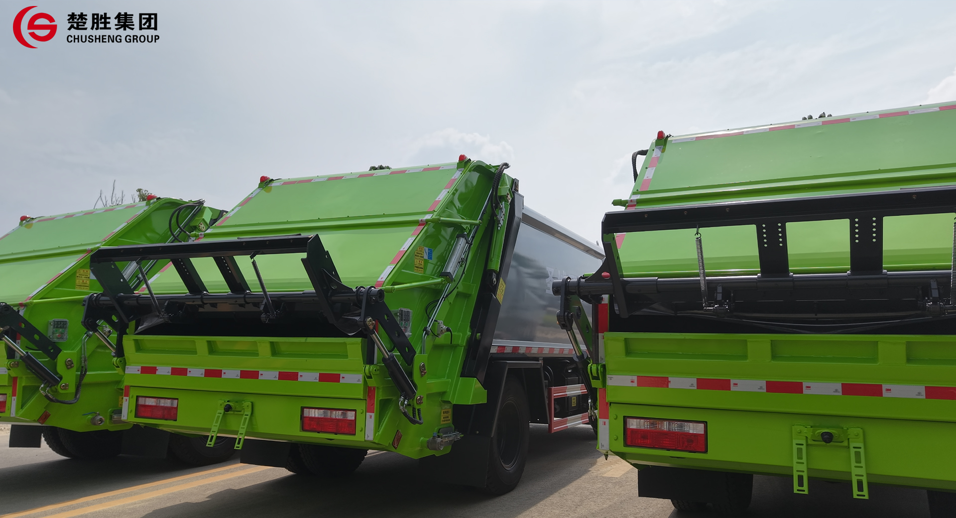 楚胜牌压缩垃圾车发车1.jpg